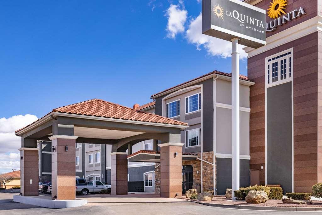 La Quinta By Wyndham Gallup Hotel Exterior photo